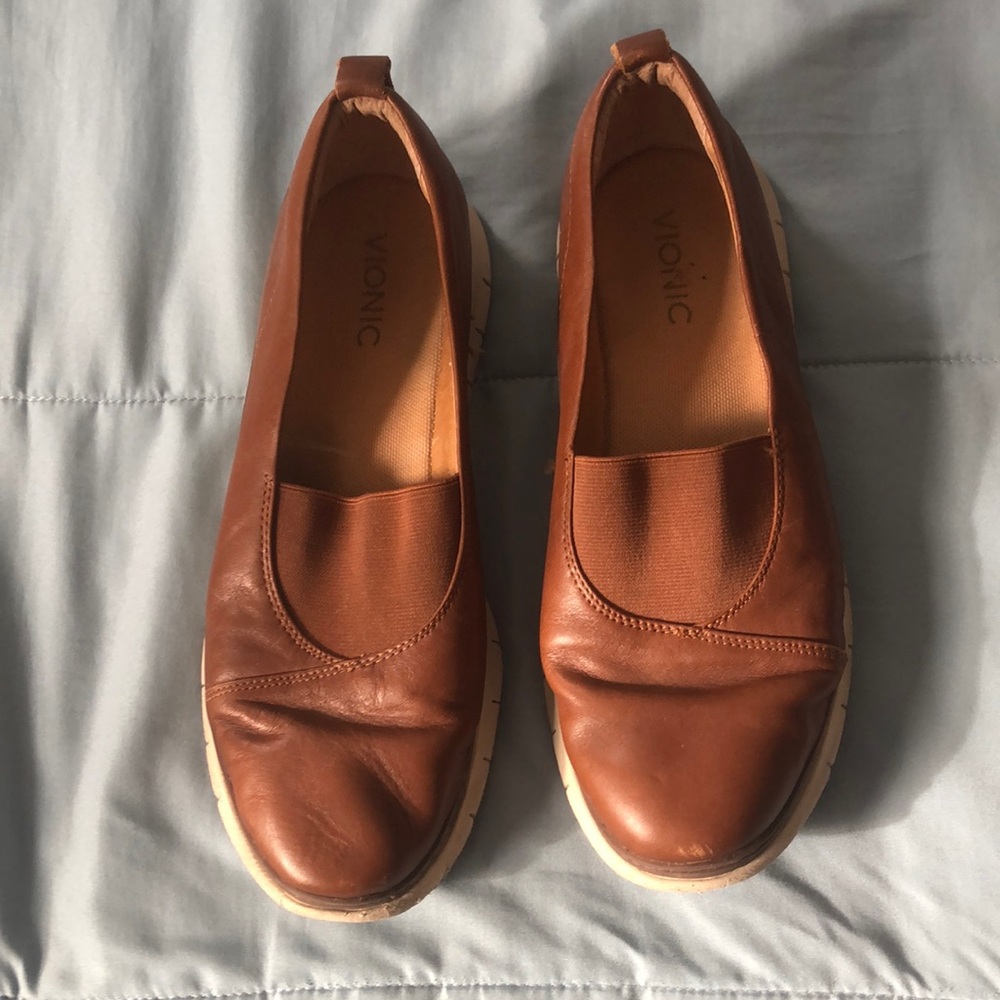 Vionic Tan loafers